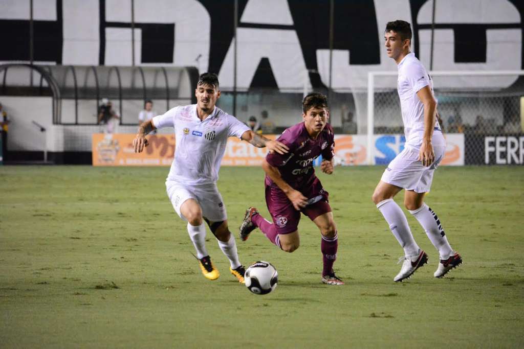 Santos vira diante da Ferroviária e fica com a vaga