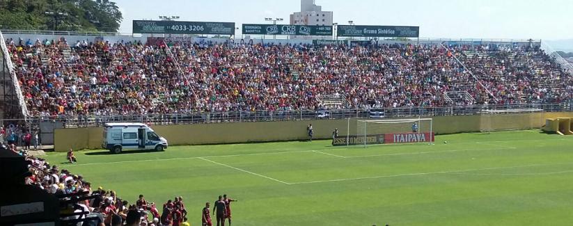 Mais de dez mil torcedores foram ao Nabizão e se decepcionaram pela derrota para o Juventus