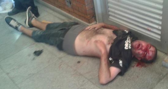 O corintiano também se envolveu em briga e apanhou bastante