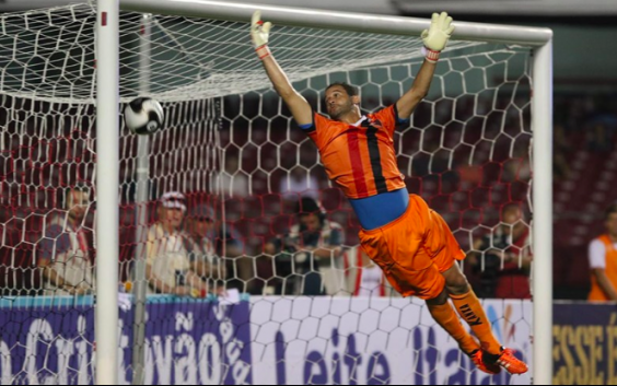 São Paulo voltou ao Morumbi e contou com um golpe de azar e de sorte de Maicon