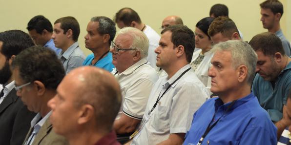 Muitos representantes de clubes que foram ao Arbitral da FPF ainda não enviaram contatos ao Portal FI. Mande já!