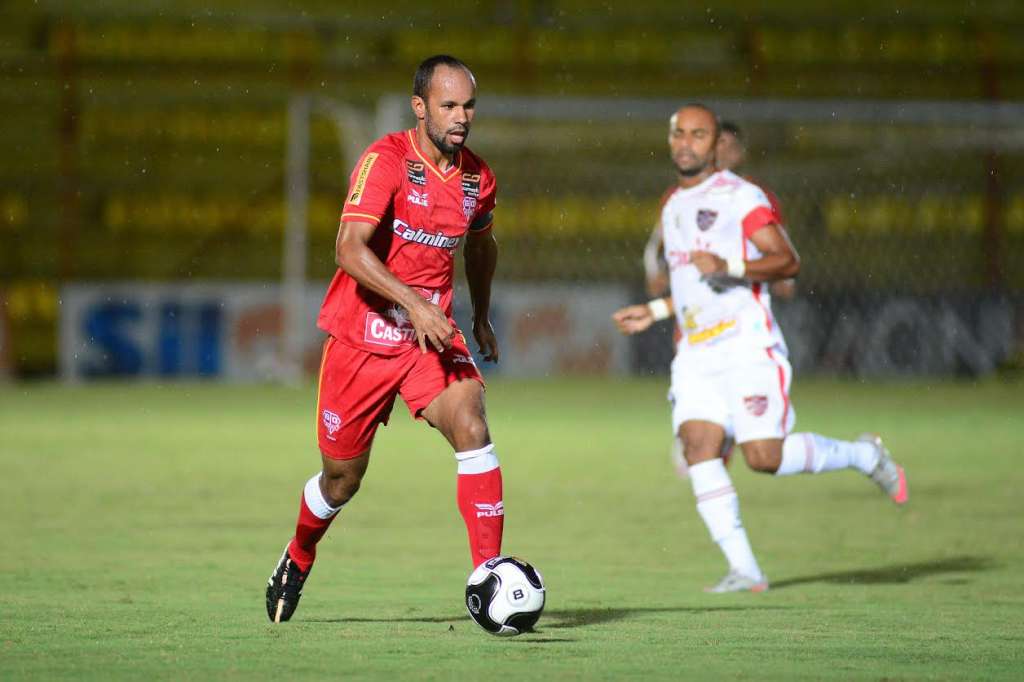 Francis, capitão do Audax, motiva o time: 