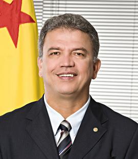 Só Sérgio Sapecão esteve ao lado de Romário no senado atrás de assinaturas