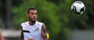 Paulistão: Paulinho sofre edema muscular e também desfalca o Santos contra o Audax