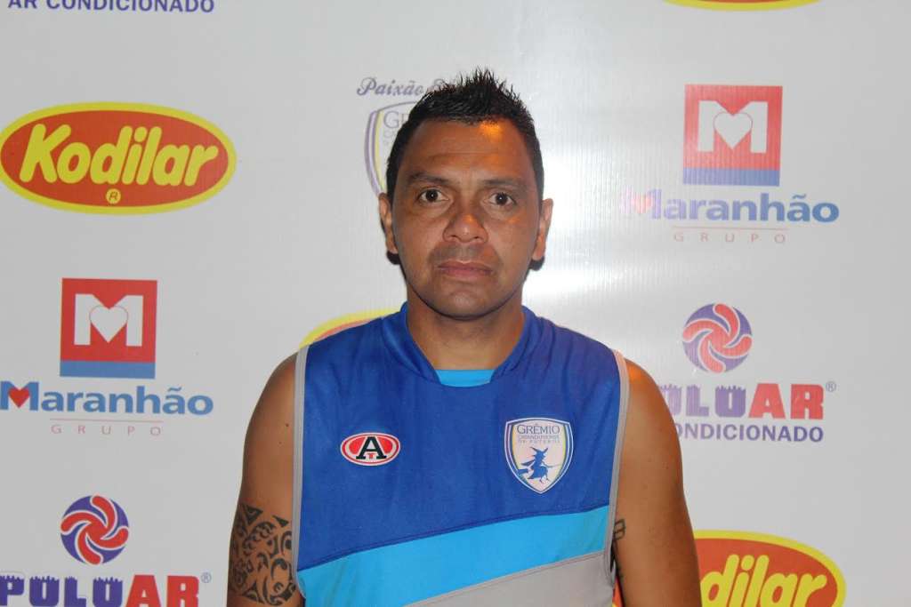 Leandro vai começar a partida contra o Atibaia no banco de reservas. 