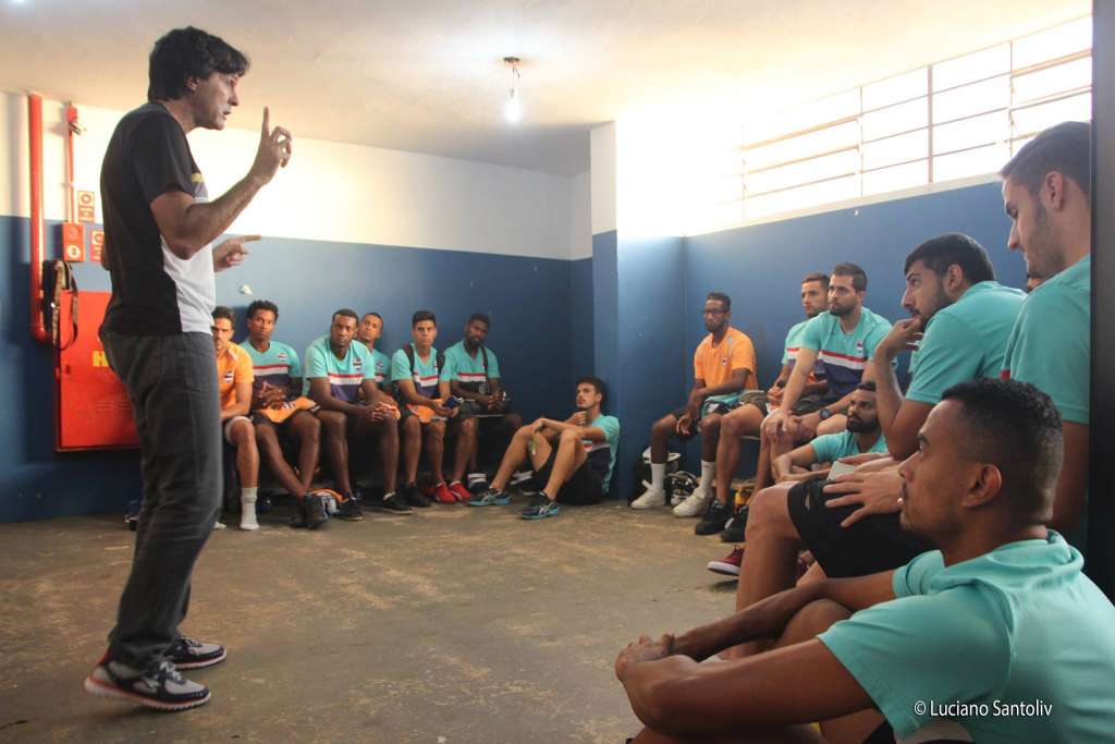 O técnico Carlinhos confia no elenco do Nacional. (Foto: Luciano Santoliv / ANAC)