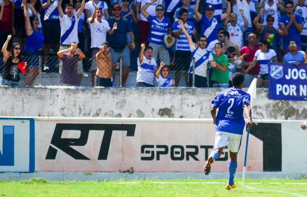 Carlinhos só não fez chover no empate entre Taubaté e Barretos
