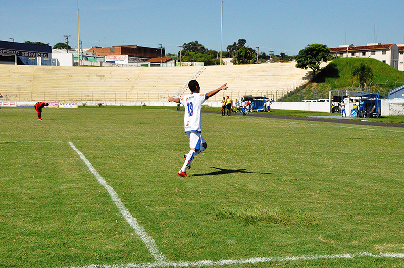 No Sílvio Salles, o Catanduvense não saiu de um empate com o Atibaia. (Foto: Leandro Lucena)