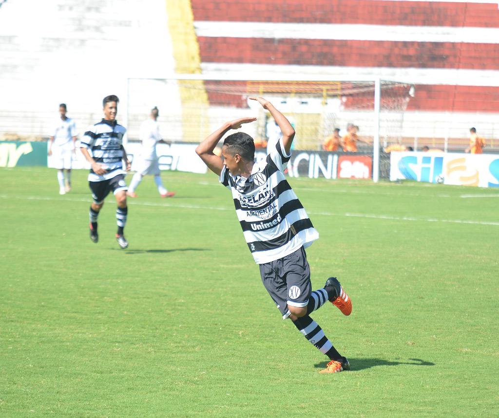 Ivan sai do banco e marca três gols para o XV de Piracicaba - Michel Lambstein
