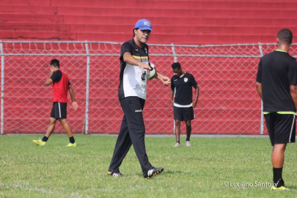 O técnico Carlinhos espera uma boa partida contra o Sertãozinho (Foto: Luciano Santoliv / ANAC)