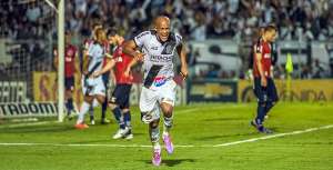 Ponte Preta pode emprestar Alexandro para Paysandu