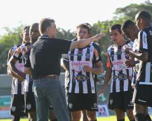 De olho na Série B, Tupi acerta renovação de Ricardo Drubscky