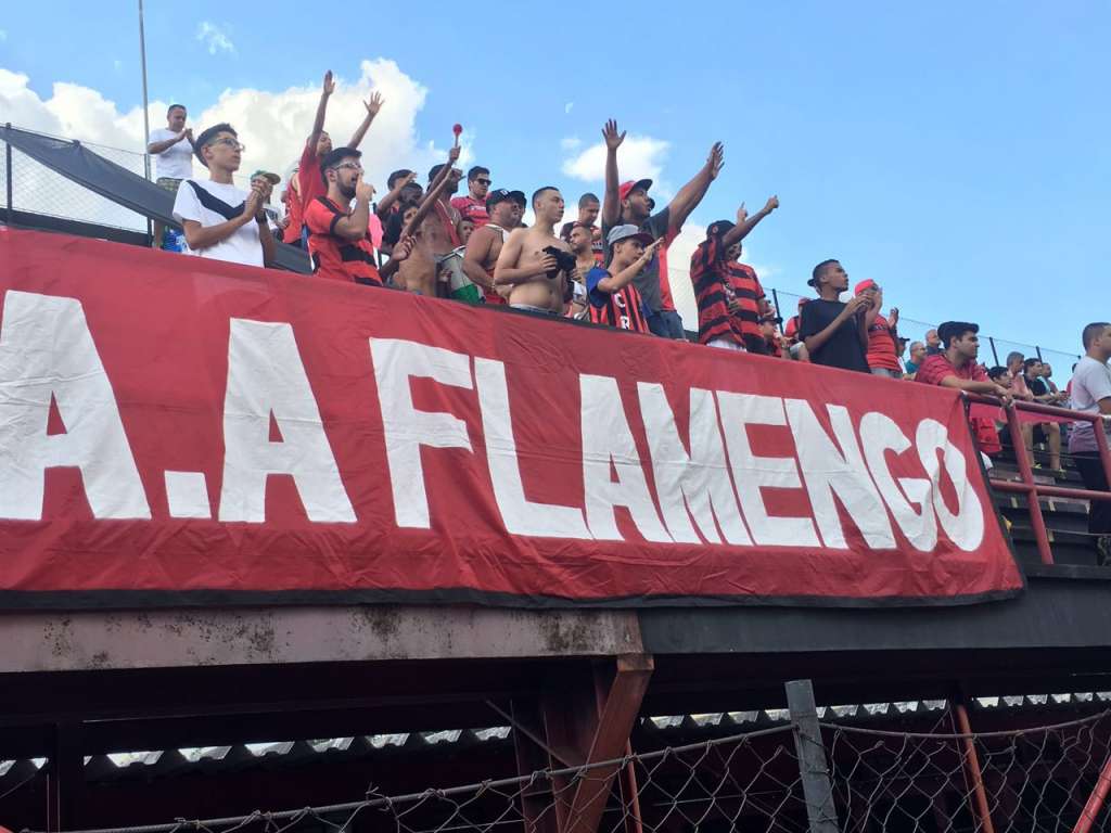 A torcida marcou presença no Nino do Corvo (Foto: Marcos Viera / AA Flamengo)