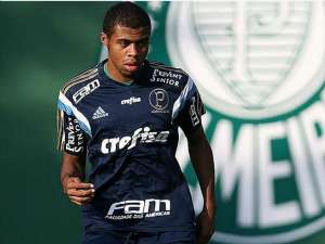Paulistão: Palmeiras deve oficializar ida de Lucas Taylor para o Criciúma