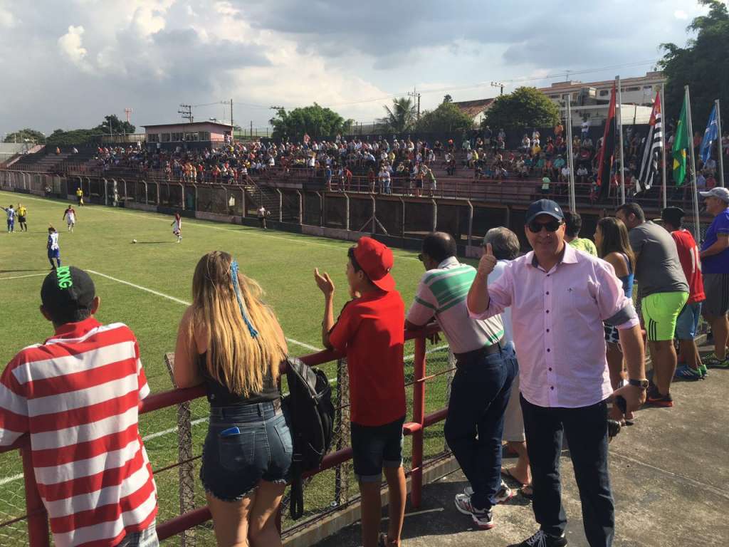 Criador do Projeto Futebol Sustentável, Edvaldo Ferraz esteve presente no Ninho do Corvo.