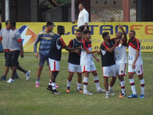 O volante Arthur garantiu a vitória do Flamengo aos 46 minutos do segundo tempo. (Foto: Marcos Vieira / AA Flamengo)
