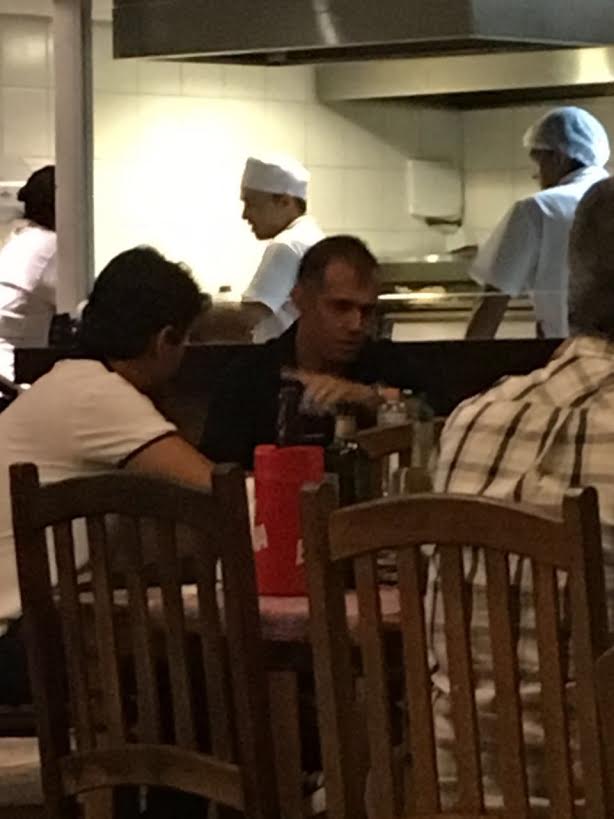 Eduardo Baptista e Cristiano Nunes conversam em um restaurante de Campinas - Reprodução internet