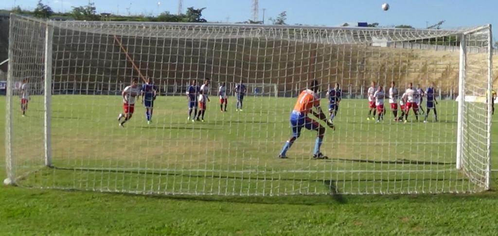 Mesmo com dois goleiros jogando na linha, o Grêmio Prudente saiu com um empate diante do Tupã na primeira rodada da Segundona 
