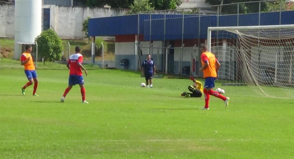 Lelo buscou treinar as jogadas ofensivas durante a semana, em busca da primeira vitória 