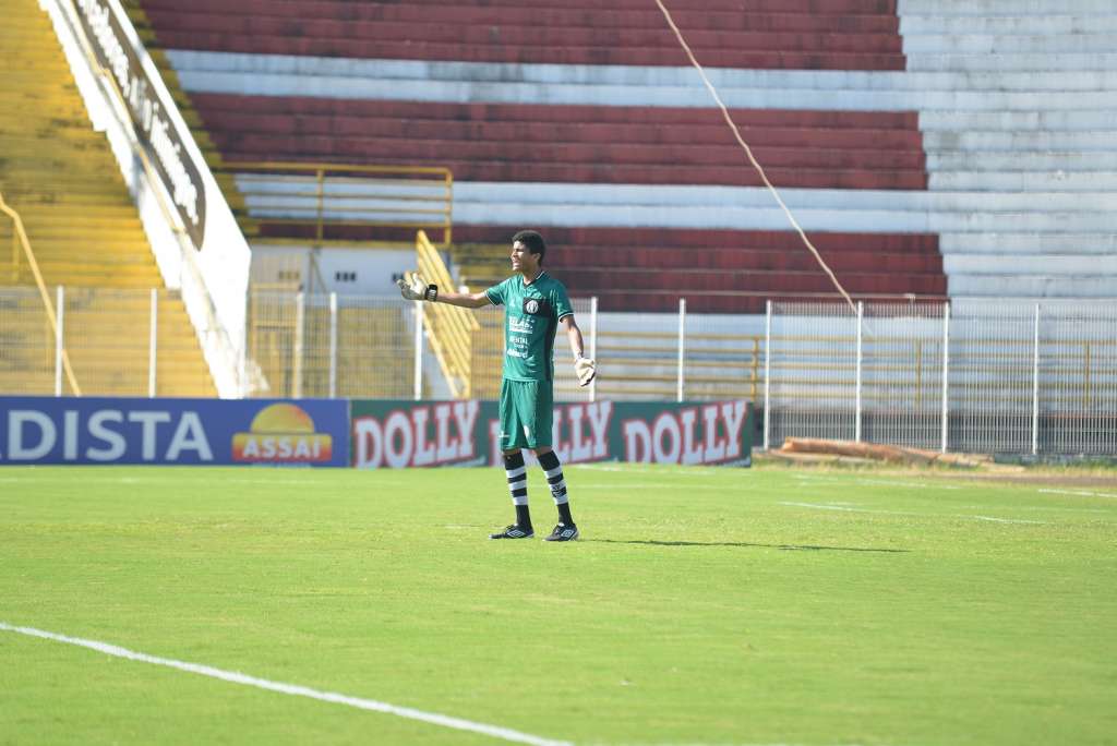 Matheus é o goleiro do XV de Piracicaba no Campeonato Paulista Sub 15 - Michel Lambstein