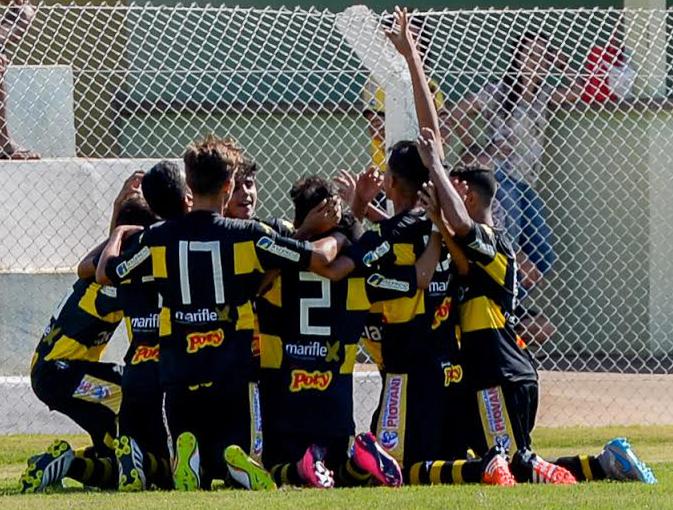 Garotada do Novorizontino aplicou goleada no José Bonifácio e fez muita festa. Foto: William Lima