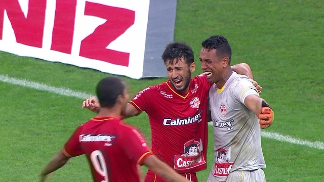 Ytalo, Camacho e Sidão comemoram classificação do Audax