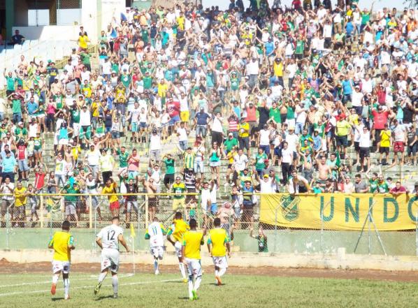 Joãozinho foi o heroi do XV de Jaú ao marcar três gols. Torcida foi em bom número ao Zezinho Magalhães. Foto: Tiago Pavani. 