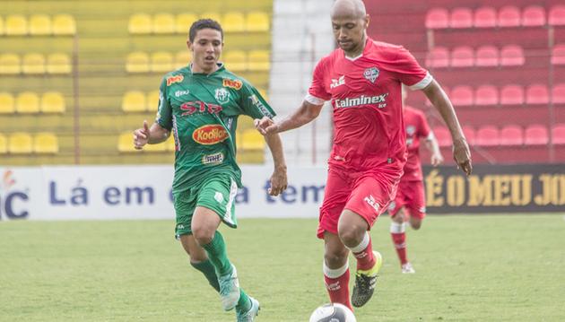 Wendell correu bastante para segurar a onda do Rio Preto. (Luís Pires/finePoto)