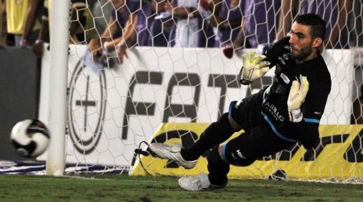 Vanderlei se tornou heroi nos pênaltis ao classificar o Santos