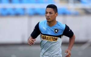 Série B: Ceará atravessa negociação com Paraná e contrata ex-meia do Botafogo