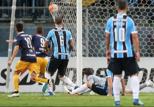Grêmio perdeu em casa e agora precisa reverter o tropeço fora