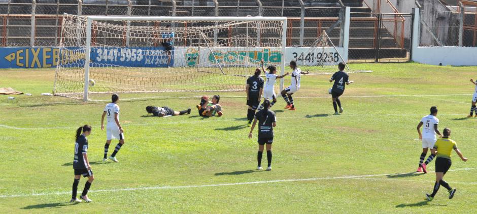 XV de Piracicaba aproveitou a fragilidade do Independente e venceu a primeira do Paulista Feminino