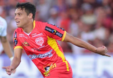 Mike fez um belo gol pelo Audax que depois cedeu empate ao Santos