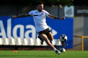 Paulistão: Com entorse no tornozelo, Lucas Lima causa preocupação no Santos