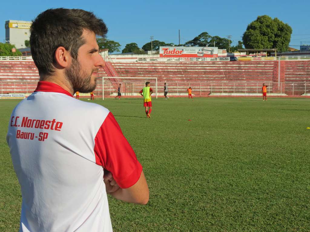 Alexandre Moretti, analista de desempenho, observa os jogadores, individualmente, para melhor rendimento - Bruno Freitas / Noroeste