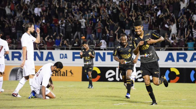 Tiago Marques fez dois gols e quase a Ferroviária venceu o Fluminense: Fotos: Leonardo Fermiano
