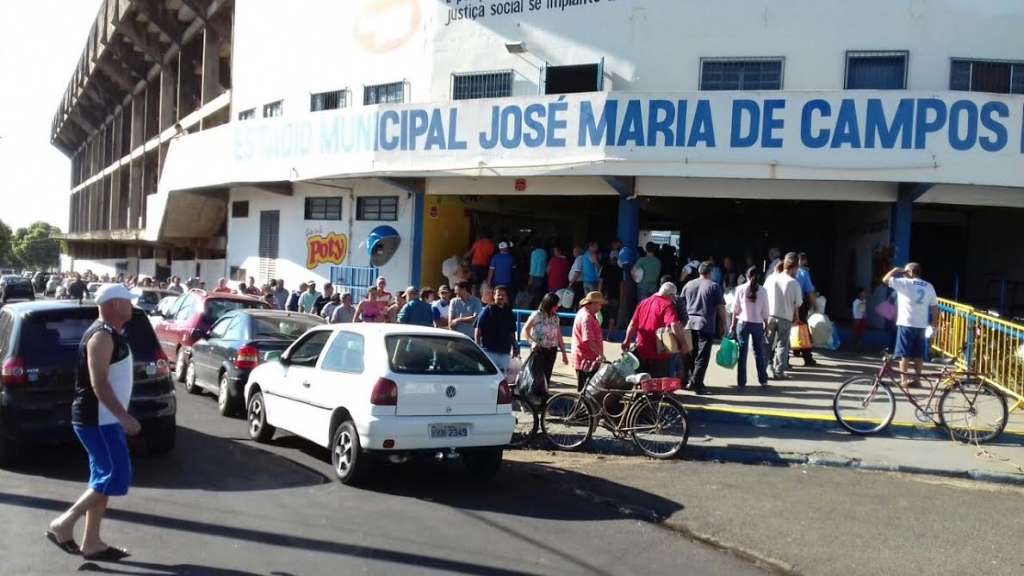 Filas enormes se formaram para conseguir um lugar na decisão 