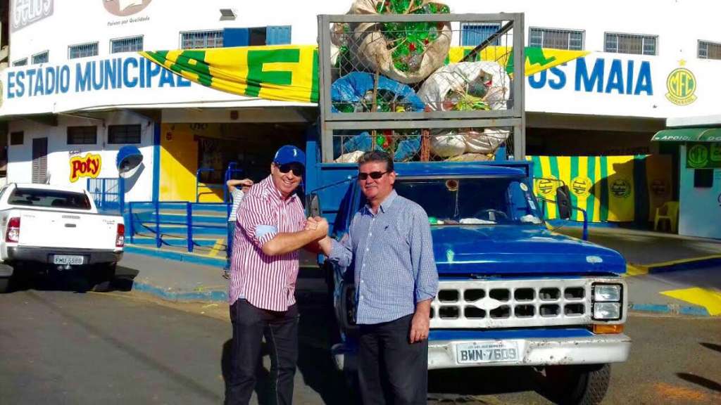 Muitas garrafas foram retiradas do meio ambiente (Foto: Divulgação)