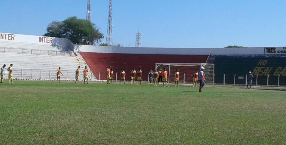 Jogadores da Inter treinam no Estádio Stamatão, local da partida desse domingo 