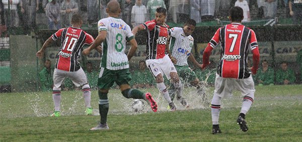 Debaixo de chuva o Joinville foi melhor Debaixo de chuva o Joinville foi melhor