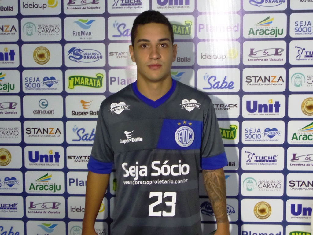 Série C: Meia ex-Taubaté e lateral ex-Batatais são apresentados no Confiança