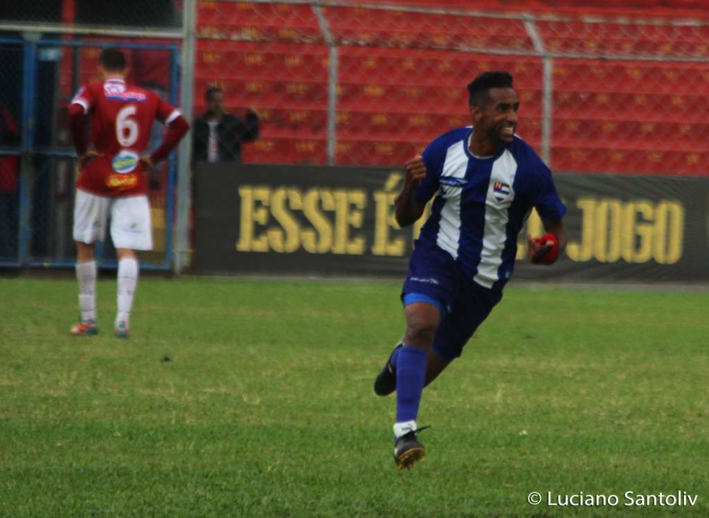 Emerson Mi comandou o meio de campo do Nacional durante a Série A3. (Foto: Luciano Santoliv / ANAC)