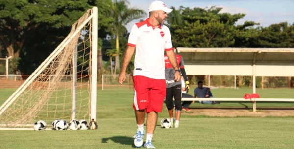 Série B: Indefinido, Vila Nova deve ter três estreias diante do Bragantino