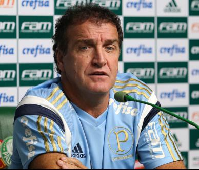 O 'chorão' Cuca está reformulando o palmeiras, que tem excesso de jogadores em algumas posições