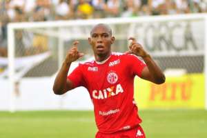 Série B: CRB faz mistério e oficializa contratação de beque do América-RN