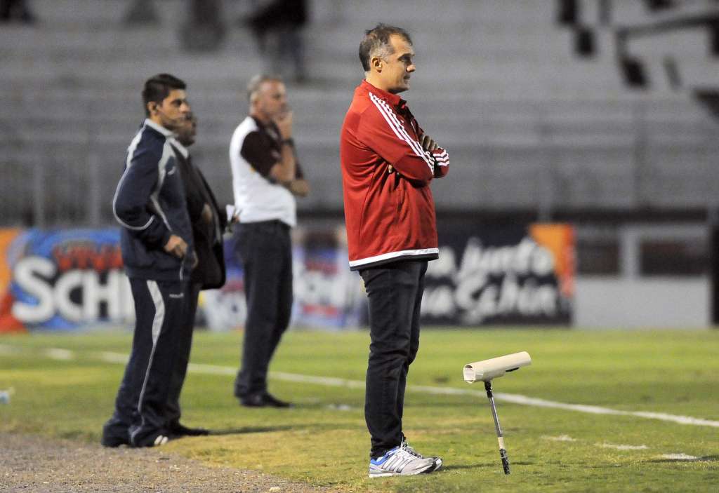 Eduardo Baptista fez alguns testes no treinamento realizado no CT Jardim Eulina nesta sexta-feira