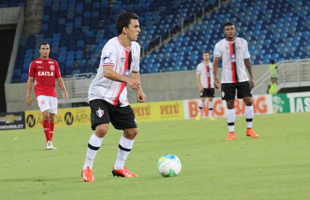 O lateral foi campeão da Série B pelo Joinville em 2014