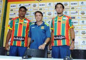 Série B: Sampaio Corrêa apresenta Max e Luis Gueguel