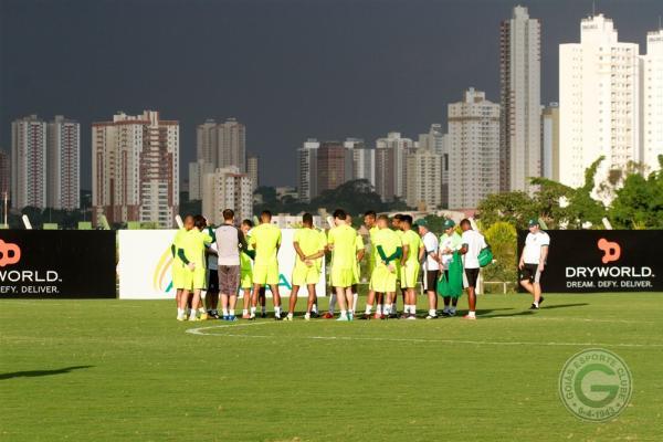 Elenco do Goiás realizou o último treinamento antes do jogo nesta quinta-feira