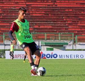 Série B: Técnico confirma time titular do Tupi, mas com dúvidas na zaga